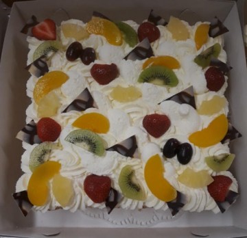 Vierkante slagroom taart